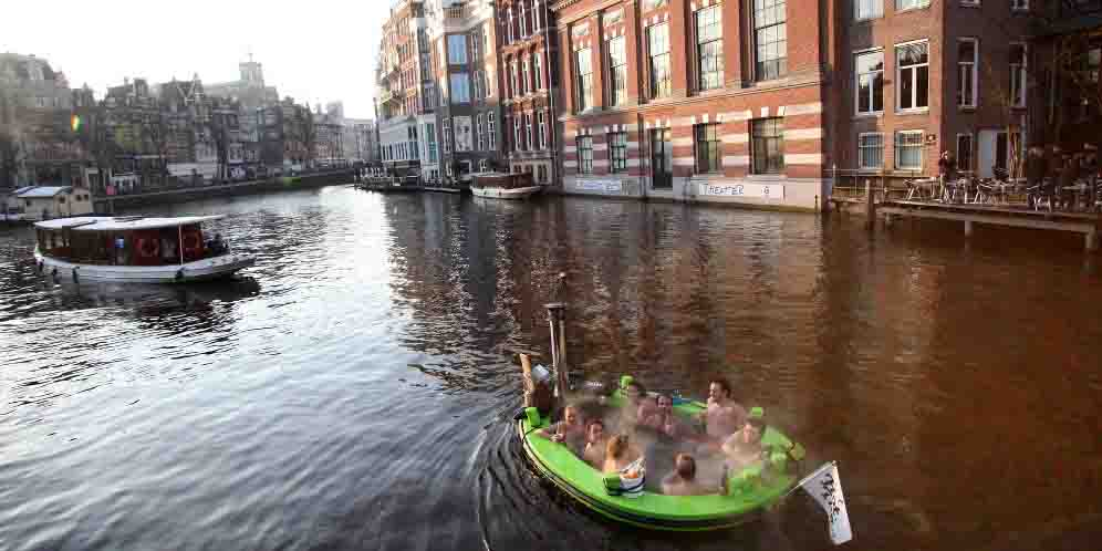 Berendam dalam Bak mandi Sambil Keliling Danau dan Sungai ...