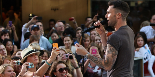 Adam Levine Siap Bikin Cewek-Cewek Basah!