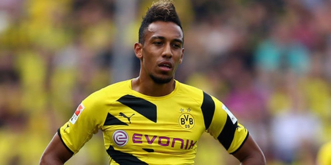 Bukan Punya Syahrini, Lambo Emas Aubameyang Parkir Seenak Dengkul!