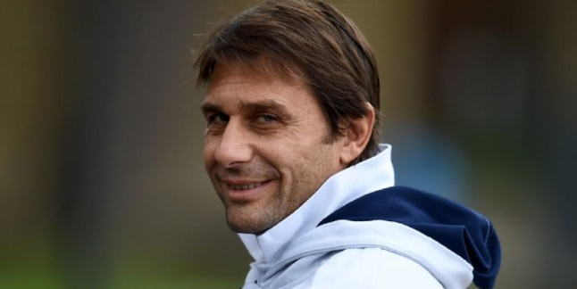 Conte Tersenyum Soal Rumor Dipecat