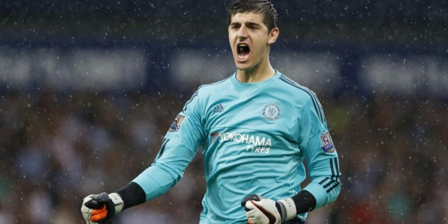 Courtois Bisa Merapat Ke Camp Nou Atau Bernabeu