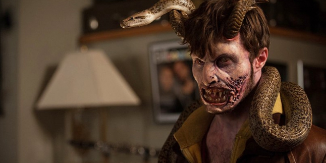 Dari Potter Yang Ganteng, Kini Daniel Radcliffe Jadi Monster Yang Mengerikan