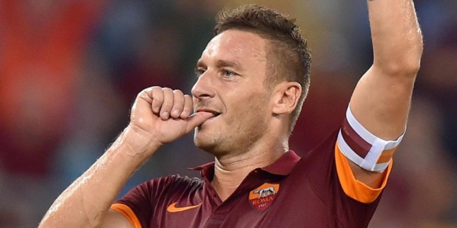 'Dibuang' Roma, Totti Merapat ke Milan?