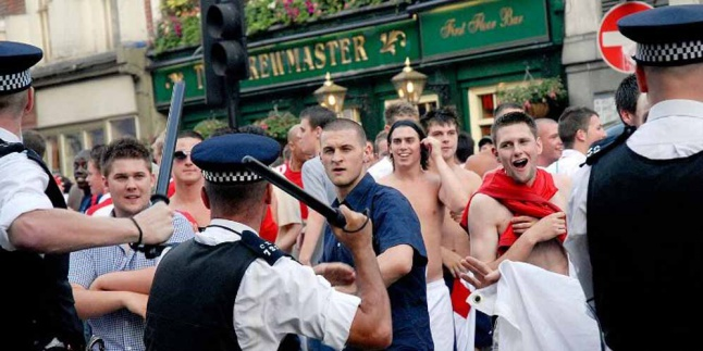 Euro 2016 'Dibuka' Dengan Ulah Rusuh Hooligan Inggris