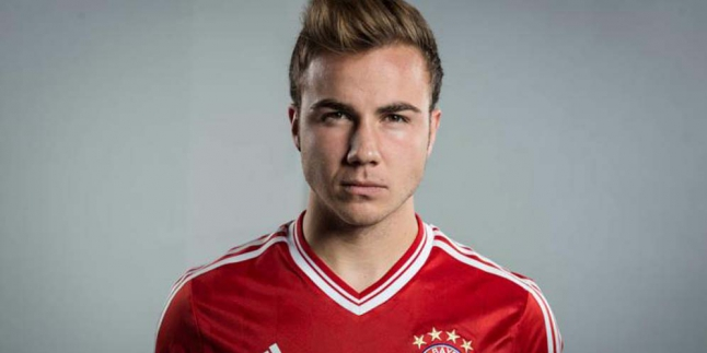 Fans Facebook Tembus 10 Juta, Gotze Bikin Kue