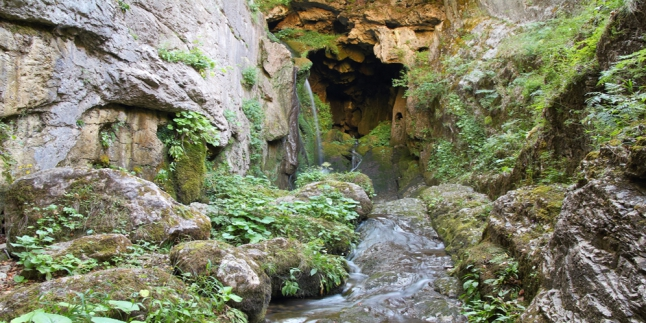 Intip Indahnya Air Terjun Cantik Baatara Gorge