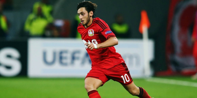 Juve Pantau Calhanoglu, Si Master Freekick Bundesliga