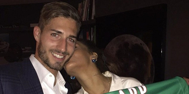 Kiper PSG Kevin Trapp Upload Foto Dicium Rihanna