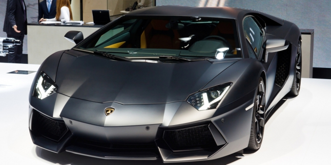 Kostum Lamborghini Aventador Roadster Super Brutal