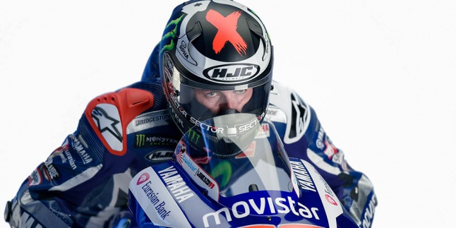 Lorenzo Tinggalkan Helm HJC