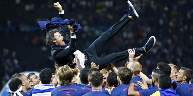 Luis Enrique Pelatih Terbaik 2015!