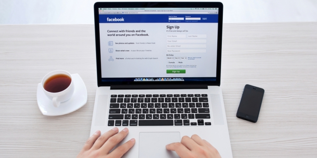 Main Facebook Juga Ada Kode Etiknya