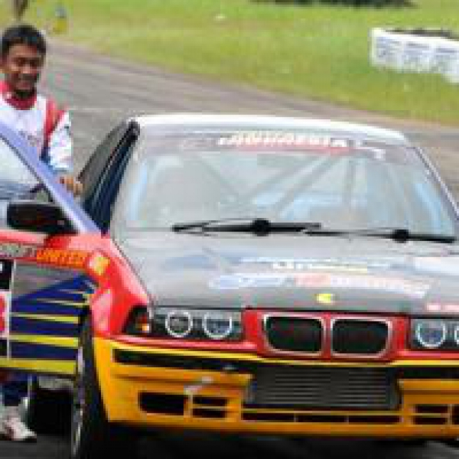 Trik Irit Bensin Mobil dari Jagoan Drifting