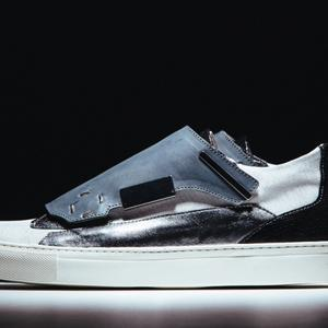 Siluet Asimetris Sneaker Raf Simons Koleksi Musim Panas 2014 thumbnail