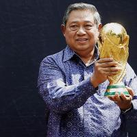 SBY Bangga Trofi Piala Dunia Mampir di Istana Negara