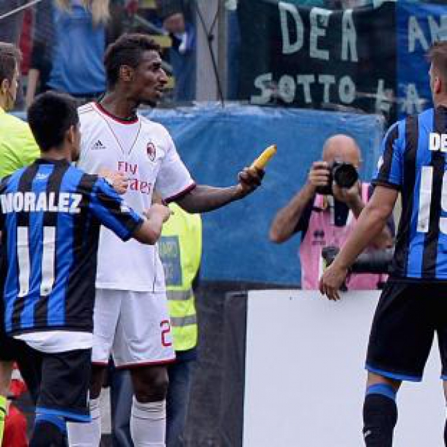 Kevin Constant Dilempari Pisang Oleh Fan Atalanta thumbnail