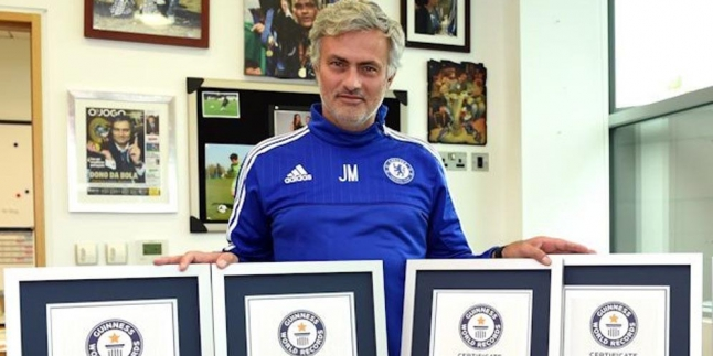 Mou Sabet 4 Guiness World Records