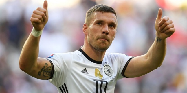 Podolski Susul Schweinsteiger Mundur Dari Timnas Jerman