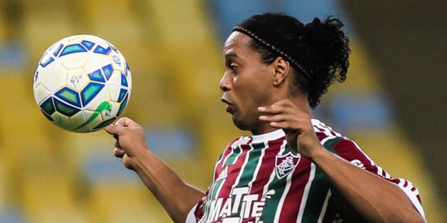 Nganggur, Ronaldinho Tengah Negosiasi Dengan Klub Malaysia thumbnail