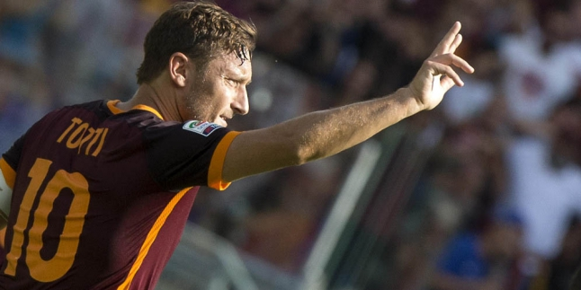 Nyaris 40 Tahun, Totti Masih Perkasa dan Belum Niat Pensiun