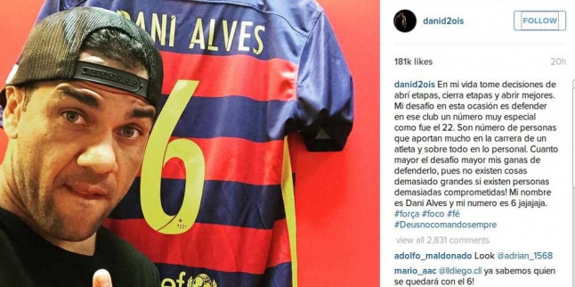 Pakai Nomor Peninggalan Xavi, Dani Alves Pamer Jersey di Instagram