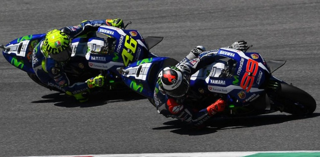 Race Director Sebut Overtaking Rossi Terhadap Lorenzo Normal