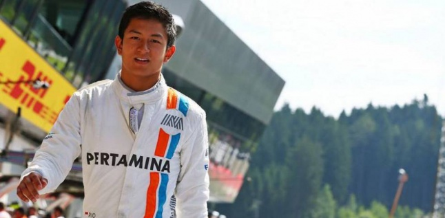 Rio Haryanto Jadi Mentor Untuk Esteban Ocon