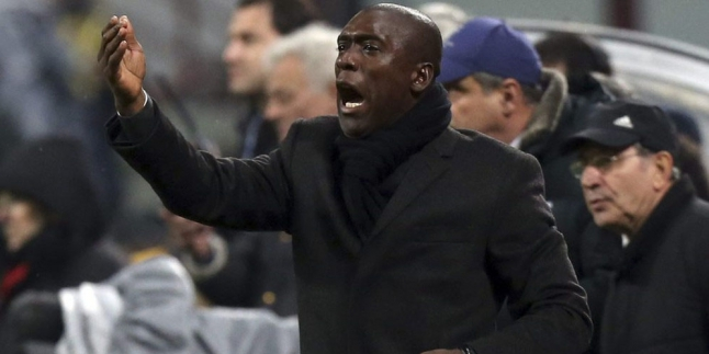 Seedorf Akan Melatih Klub Inggris?