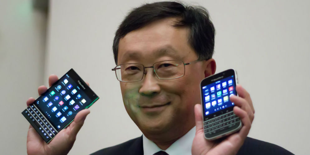 Video Perbandingan Ini Perlihatkan Besarnya Ukuran BlackBerry 