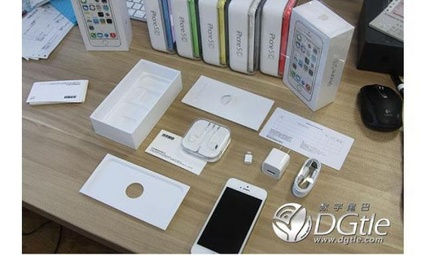 Check This Out, Isi Paket Penjualan iPhone 5S dan iPhone 5C!