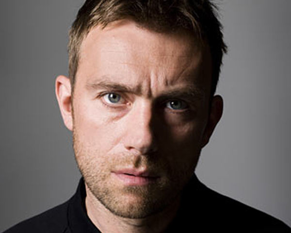 Damon Albarn baca puisi thumbnail