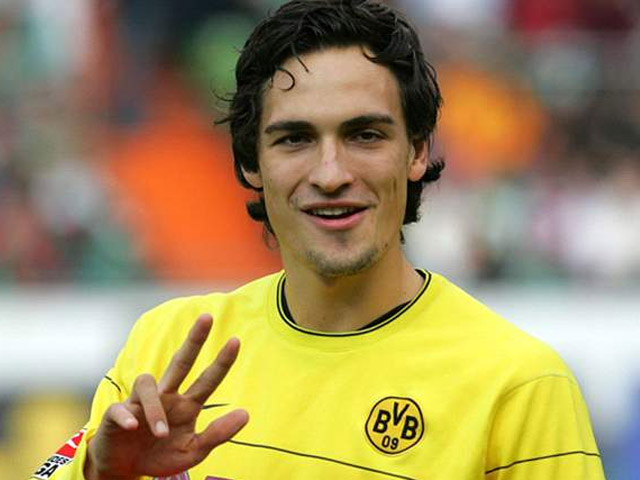 Dortmund Izinkan Hummels Pergi ke Barcelona thumbnail