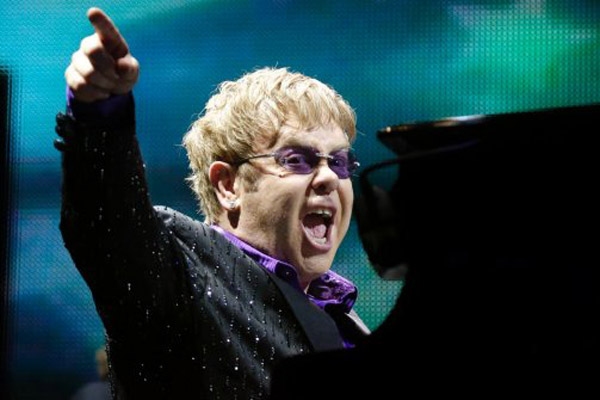 Elton John Dituduh Hindarin Pajak! thumbnail