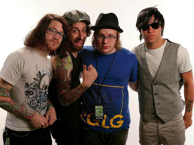 Fall Out Boy Ajak Elton John Dan Courtney Love di Album Barunya thumbnail