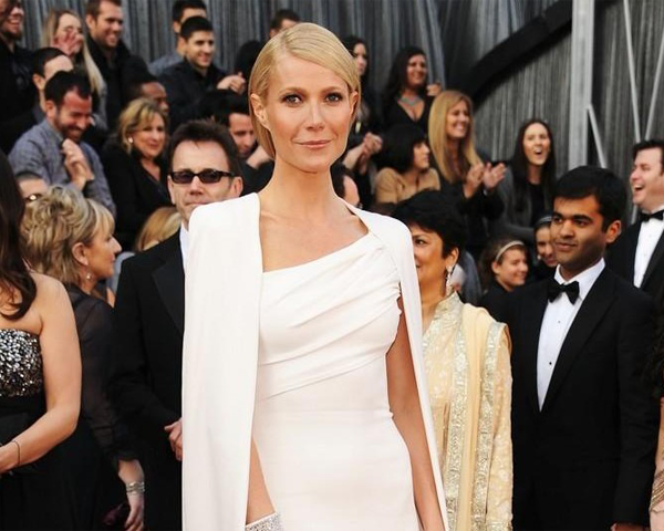 Gwyneth, Reese, dan Diaz Bikin Grup Nyanyi