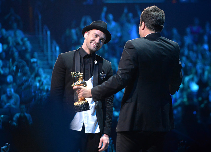 Justin Timberlake Raih Penghargaan Pertama di American Music Awards 2013