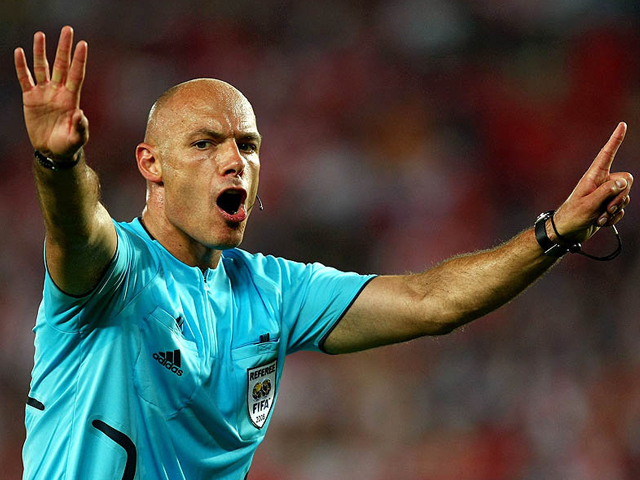 Juventus vs Madrid Dipimpin Howard Webb