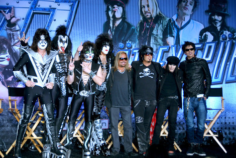 KISS dan Motley Crue ikut bantu korban penembakan Aurora thumbnail