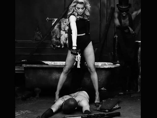 Madonna Makin Garang dengan Tutup Gigi Emas! thumbnail