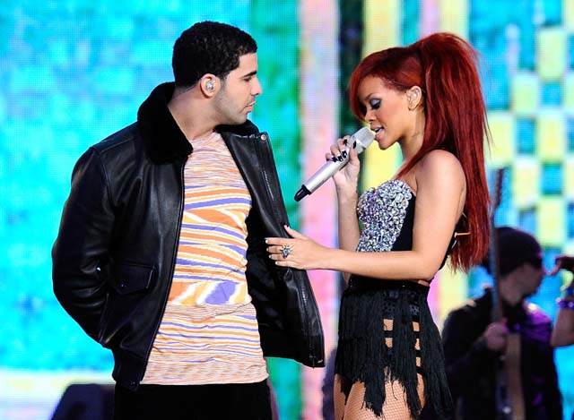 Rihanna Lalui 'Malam Panas' Bareng Drake?