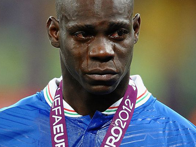 Sisi Baik Si 'Orang Gila', Mario Balotelli