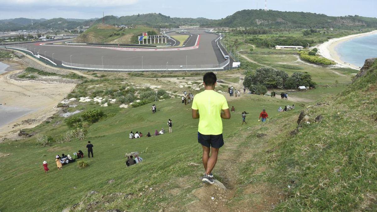 Bukit Seger di sekitar lokasi Sirkuit Mandalika