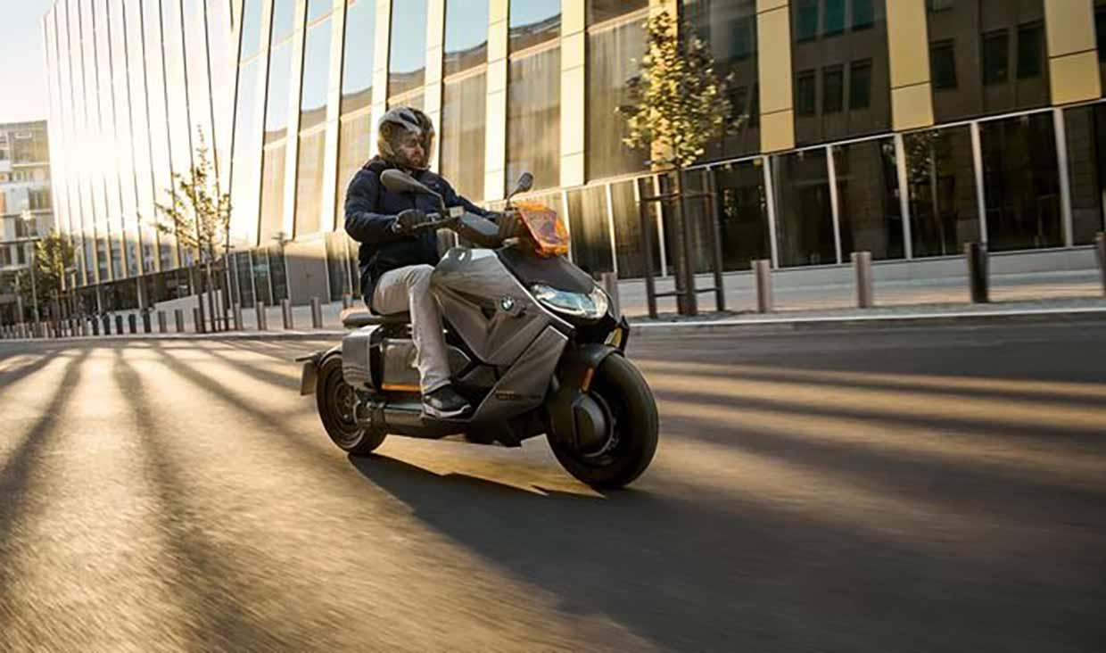 BMW Terjerumus Maxi Scooter