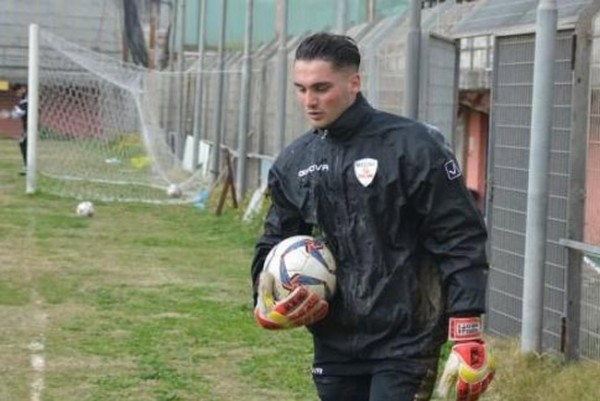 Kiper Ini Diusir Wasit Gara-gara Hal yang Memalukan